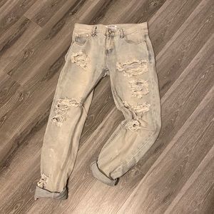One by One Teaspoon ‘Awesome Baggies’ size 25, distressed light wash jeans